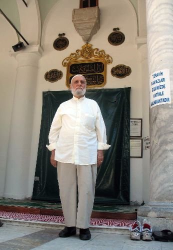 Ay Işığında Kur'an-ı Kerim Öğrendi, 37 Yıldır Hatimle Teravih Kıldırıyor