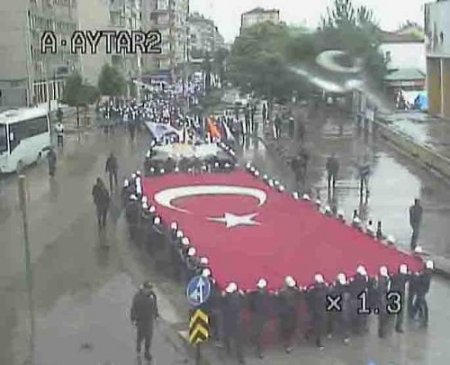 Ay ve yıldız mobese kameralarına yansıdı