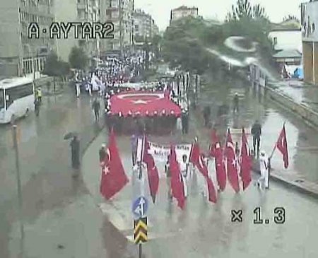 Ay ve yıldız mobese kameralarına yansıdı