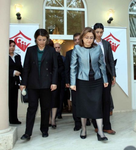 Ayağı burkulan Bakan Şahin, Bursa’dan ayrıldı