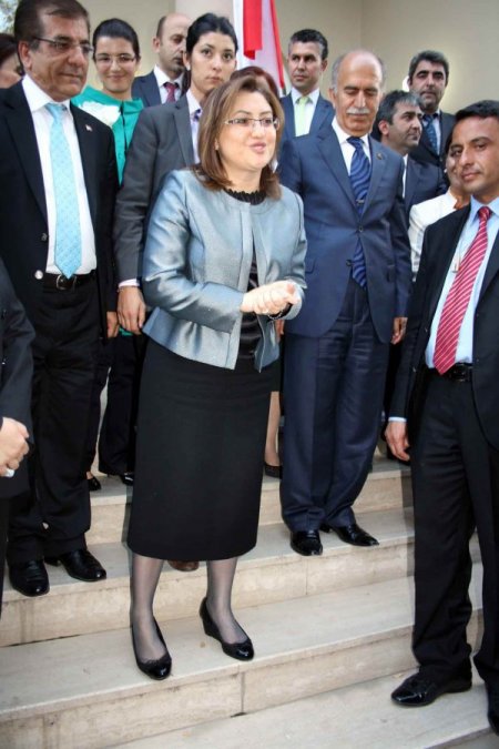 Ayağı burkulan Bakan Şahin, Bursa’dan ayrıldı