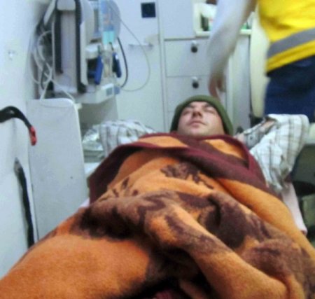 Ayağı kayaya sıkışan rehberi avcılar kurtardı