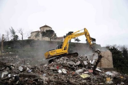 Ayasofya Müzesi Çevresinde Yıkımlar Devam Ediyor