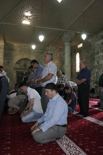 Ayasofya'da 52 yıl aradan sonra ilk namaz kılındı