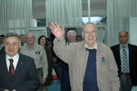 Ayda Yürüyen İlk Ve Son Astronotlar, Adana'da Öğrencilerle Bir Araya Geldi