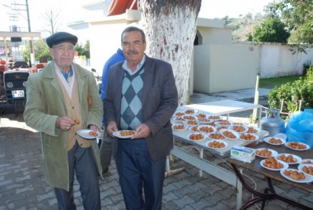 Aydın Menderes için köyünde lokma döktürüldü