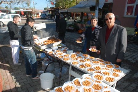 Aydın Menderes için köyünde lokma döktürüldü