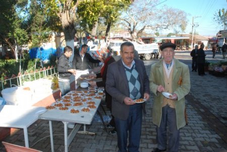Aydın Menderes için köyünde lokma döktürüldü