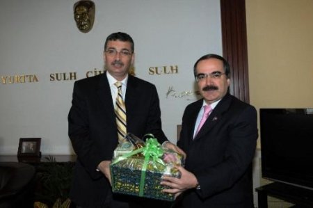 Aydın Valisi Coş, Manisa Valisi Güvenç'e Nezaket Ziyaretinde Bulundu