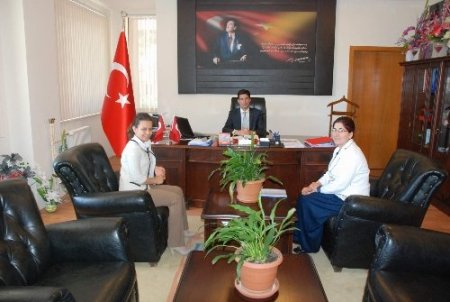 Aydıncık Tapu ve Kadastro'dan çikolata ve kolanyalı karşılama
