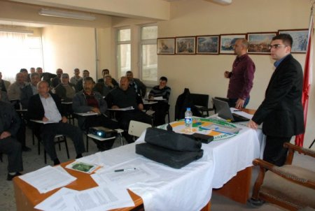 Aydıncık'ta çiftçilere ayçiçeği yetiştiriciliği semineri verildi