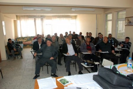 Aydıncık'ta çiftçilere ayçiçeği yetiştiriciliği semineri verildi