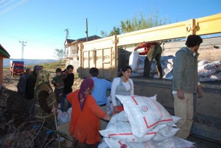 Aydıncık'ta Dar Gelirli Ailelere Kömür Dağıtımı Devam Ediyor