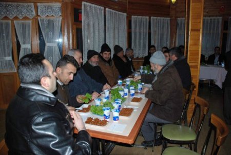 Aydıncık'ta Din Görevlileri Çiğ Köfte Partisinde Bir Araya Geldi