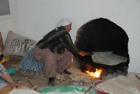 Aydıncık'ta kışlık yufka hazırlıkları başladı