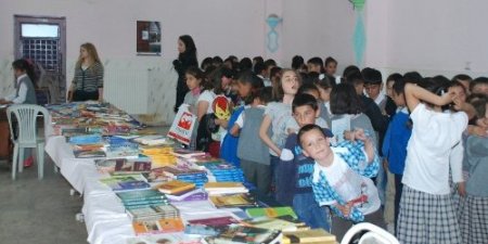 Aydıncık’ta ‘Kumbaram Dolsun, Aydıncık Kitap Okusun’ şenliği