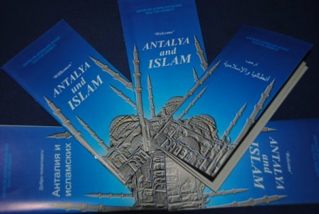 Aydınlar Ocağı, turistler için 5 dilde 'Antalya ve İslam' kitabı hazırladı