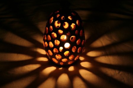 Aydınlatma Aracı, Mum Vitrine Süs Oldu