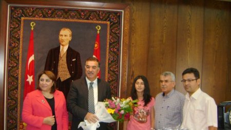 AYGED'in kurs verdiği başarılı öğrenciler Vali Al'ı ziyaret etti