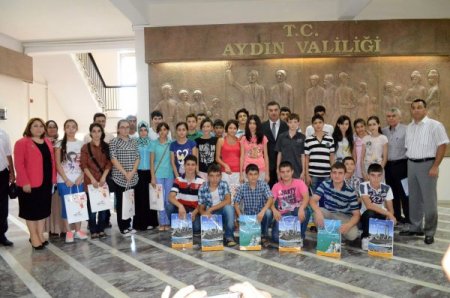 AYGED'in kurs verdiği başarılı öğrenciler Vali Al'ı ziyaret etti