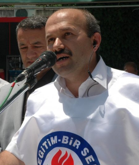 Aynı Alanda Önce Kamu-sen, Sonra Memur-sen Eylem Yaptı