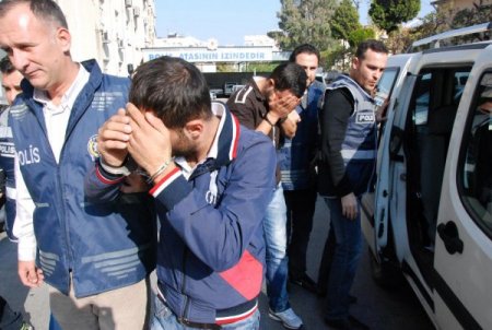 Aynı marketi ikinci defa soyan hırsızlar yine yakalandı