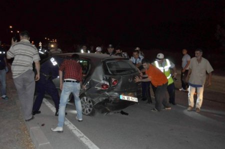 Aynı yerde 5 dakika içerisinde 2 ayrı kaza: 1 ölü 3 yaralı
