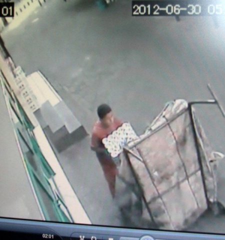 Ayran Hırsızları Güvenlik Kamerasına Takıldı