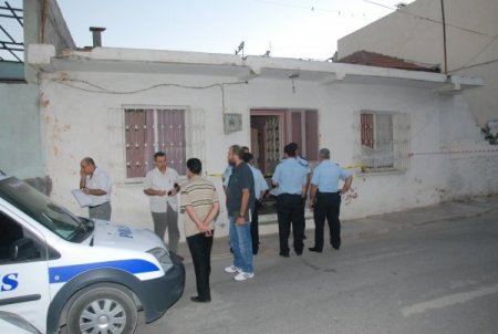 Ayrı Yaşadığı Eşini Ve Arkadaşını Öldürdü