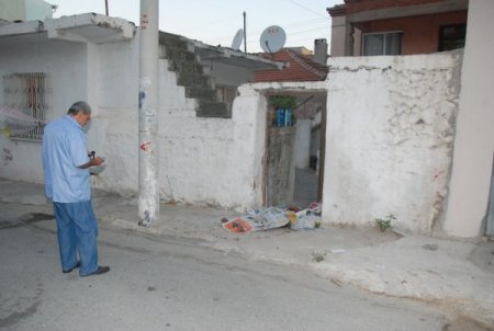 Ayrı Yaşadığı Eşini Ve Arkadaşını Öldürdü