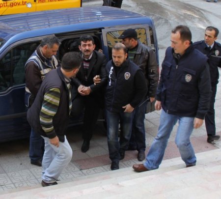 Ayrı Yaşadığı Eşinin Boğazını Kesen Zanlı, Adliyeye Sevk Edildi