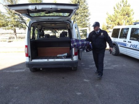 Ayrılmak isteyen nişanlısının sınıfında canına kıydı