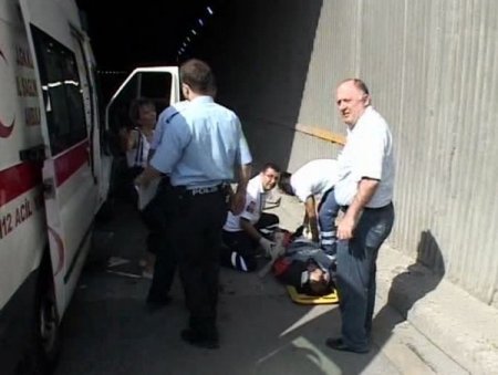 Ayrılmak Üzere Olduğu Eşine Kızdı, Köprüden Aşağı Atladı