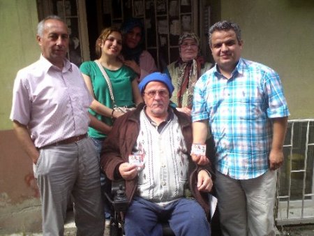 Ayrıştırılan çöp vatandaşa altın, engelliye akülü araba oluyor