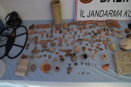 Ayvalık’ta 2 bin 600 yıllık sikkeler ele geçirildi