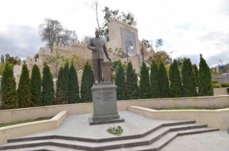 Azerbaycan Dışişleri Bakanı Memmedyarov, Kiev'de