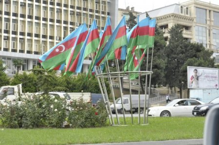 Azerbaycan’da 'Bayrak Günü' kutlandı