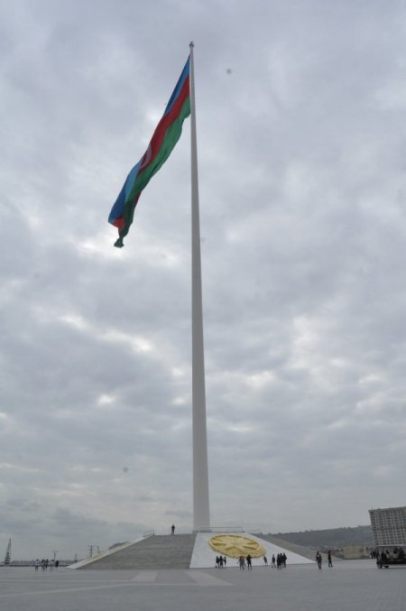 Azerbaycan’da 'Bayrak Günü' kutlandı