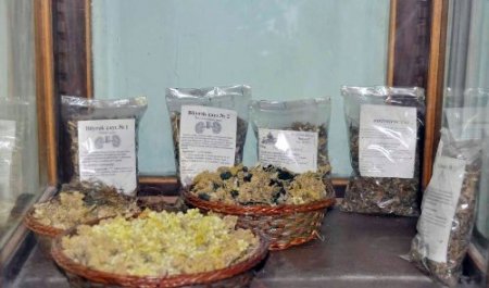 Azerbaycan'daki bitkisel eczane şifa dağıtıyor (Özel)