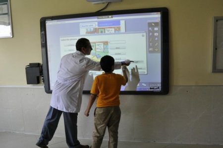 Azerbaycan’daki Türk okulları teknoloji yakından takip ediyor