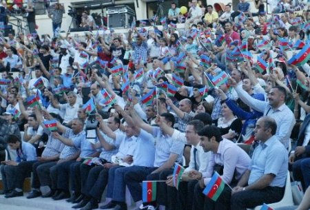 Azerbaycan’ın sahne sunumu büyük ilgi gördü