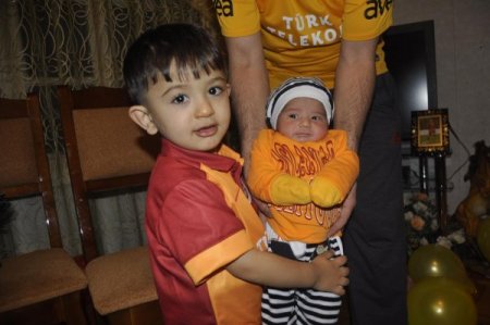 Azerbaycanlı fanatik, oğlularına Arda ve Turan isimlerini verdi