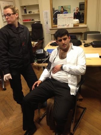 Azerbaycanlı gençler Fransa elçiliğinin önünde gösteri yaptı