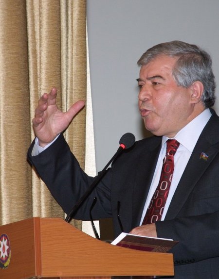 Azeri Milletvekili Özbekçe'ye Çevrilen Kitabını Taşkent'te Tanıttı