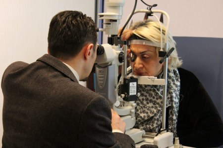 Azeri sanatçı, Türkiye’de göz ameliyatı oldu