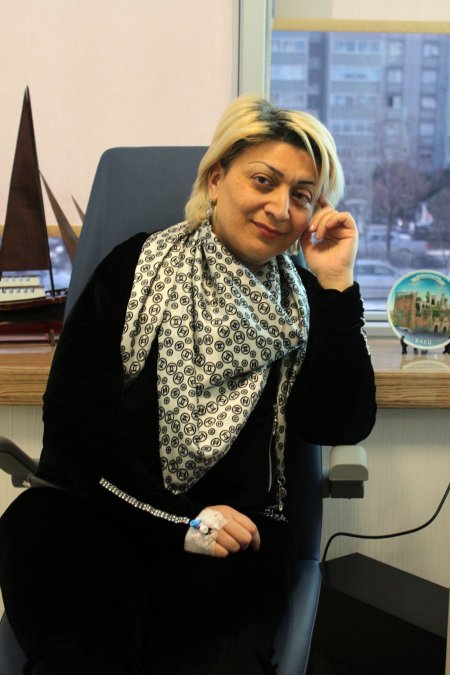 Azeri sanatçı, Türkiye’de göz ameliyatı oldu