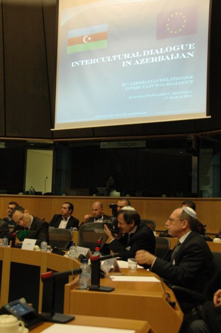 Azerilerden Avrupa Parlamentosu’nda Diyalog Konferansı