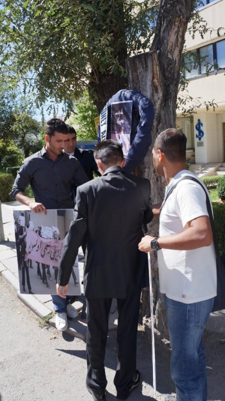 Azeriler'den İran'a Türkçe tepkisi