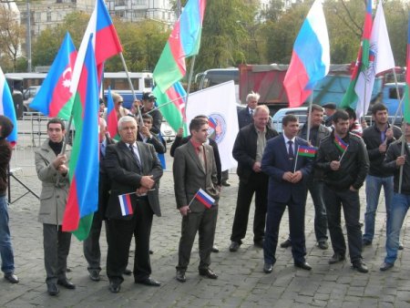 Azerilerden Putin’e destek gösterisi