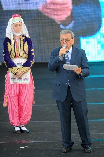 Aziz Kocaoğlu: Türkçe Olimpiyatları'nı düzenleyenleri kutluyorum